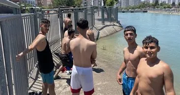 Adana’da termometreler 44 dereceyi gösterdi: Gençler su kanallarına akın etti!