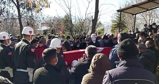 Kazada yaşamını yitiren teğmen son yolculuğuna uğurlandı - Son Dakika Haberler