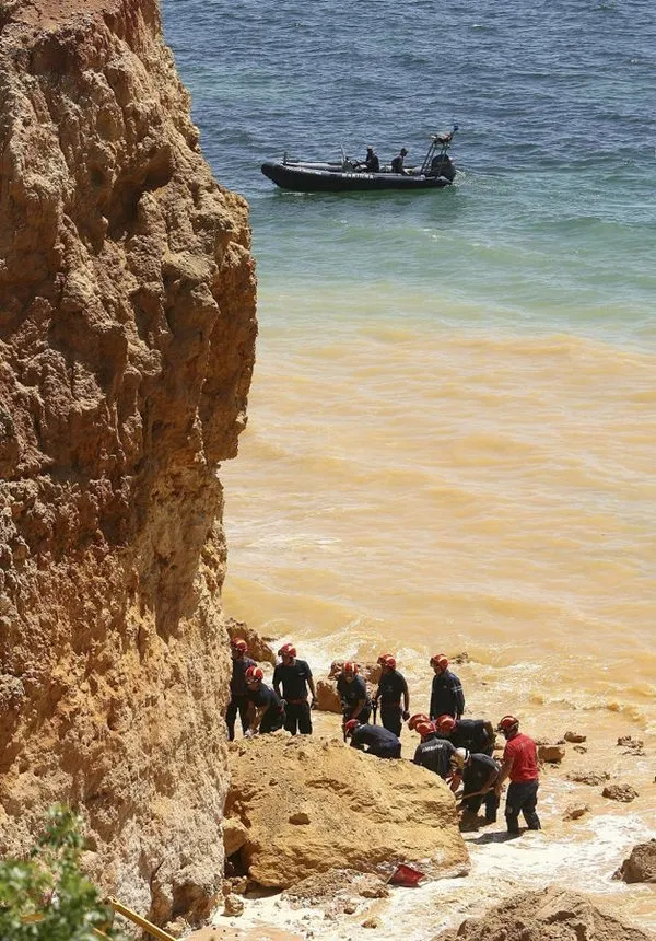 Plajda falez faciası