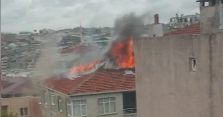 Güngören’de 5 katlı binanın çatısı alev alev yandı