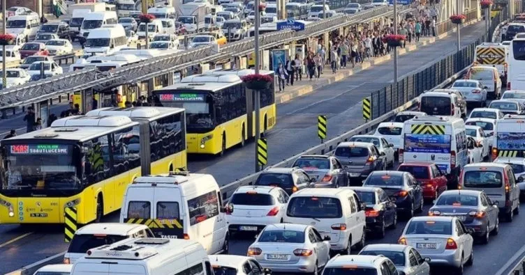 İstanbul’un bazı yollarında trafik yoğunluğu yaşanıyor