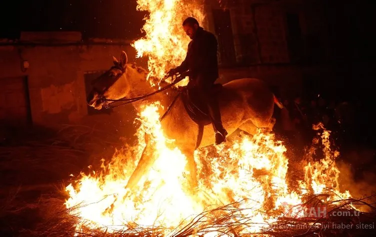 300 yıllık gelenek! Atlar ateşin içinden...