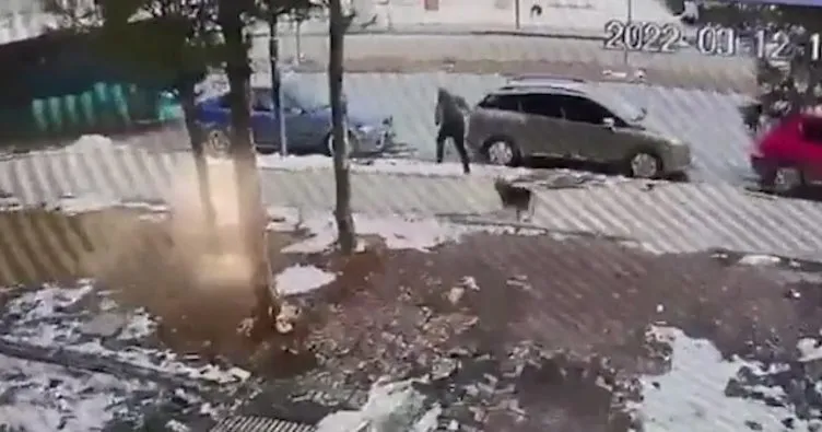 Sivas’ta, sokak köpeğinden kaçarken otomobilin çarptığı çocuk yaralandı