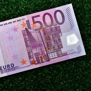 500 Euro banknotlar Cuma günü tedavülden kaldırılıyor!