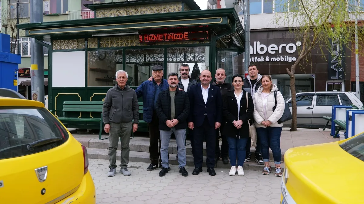 AK Parti Eskişehir İl Başkanı Albayrak’tan taksici esnafına ziyaret AK Parti Eskişehir İl Başkanı Albayrak’tan taksici esnafına ziyaret