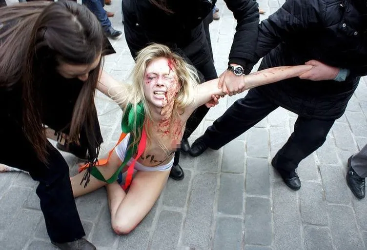 FEMEN kızlarından İstanbul’da çıplak protesto
