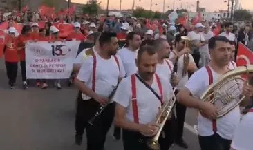 Diyarbakır’da Mehteran Marşı eşliğinde 15 Temmuz yürüyüşü