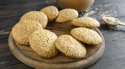 Geleneksel tatlarda modern dokunuş: Susamlı kurabiye yaparken yapılan o büyük hata...