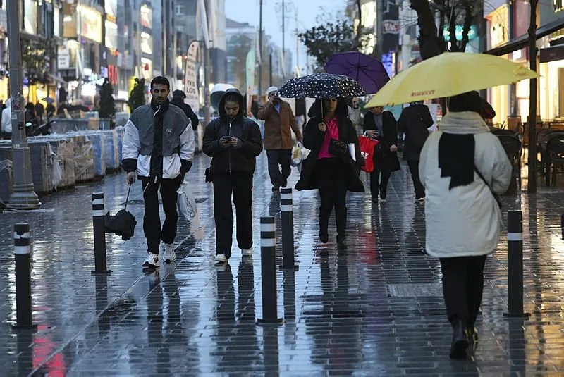 Meteoroloji’den 15 il için sarı kodlu uyarı! Önümüzdeki 4 güne dikkat: Sağanak, gök gürültülü sağanak…
