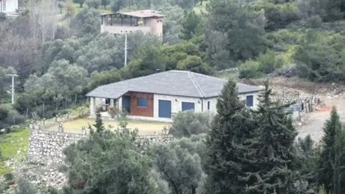 Villanın kaçak bölümleri yıkıldı