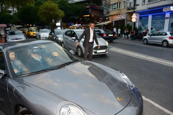 Kıvanç Tatlıtuğ'u hayranları takipte