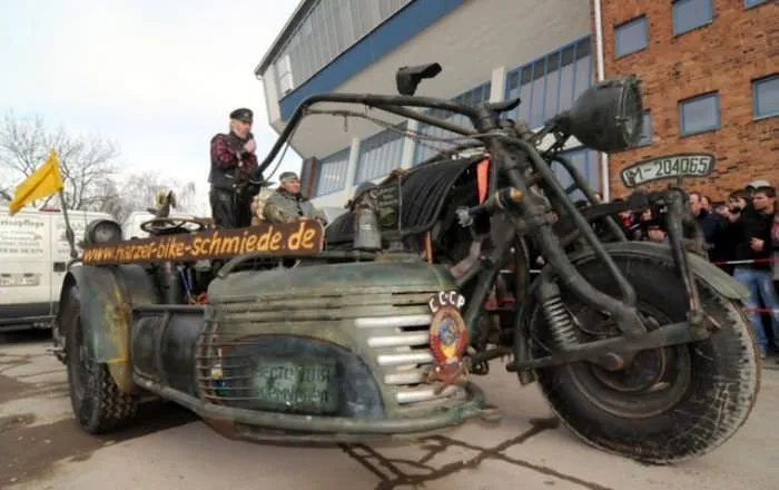 Tank motorlu motosiklet yaptılar!