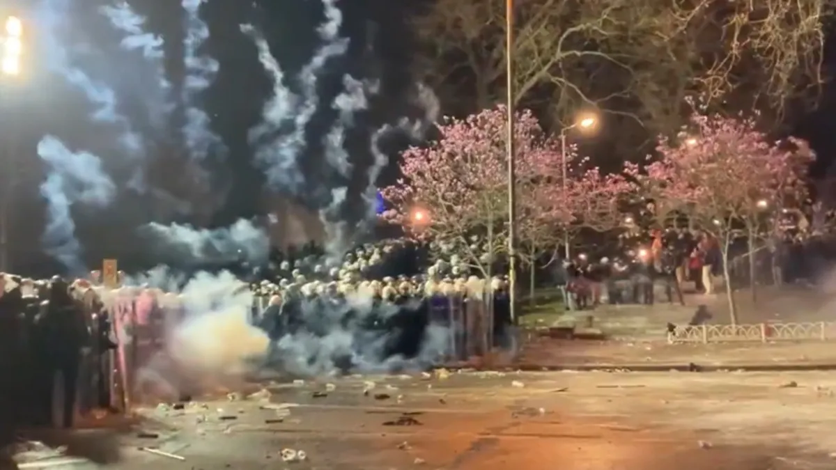 Sokak çağrısı ile kaos hedefleyen Özgür Özel'den provokasyon itirafı: Polise havai fişek atarsanız bunu savunamam