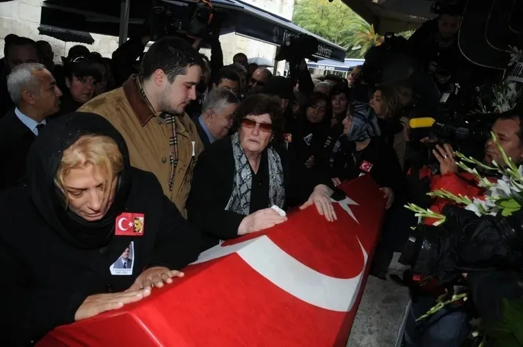 SON DAKİKA | Kaşif Kozinoğlu dosyasını açtıran iki büyük şüphe! Sır ölümde gizemli e-posta derayı: İşte dakika dakika o gece yaşananlar
