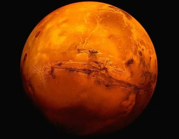 Mars yüzeyinde buzul tabakalar buldu