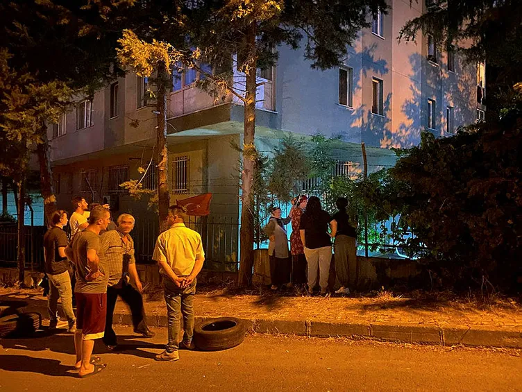 İstanbul'da bir ev dehşet evine döndü! Kardeşi kapıyı açmayınca pencereden girdi, gördüğü manzara karşısında hayatının şokunu yaşadı