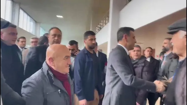 chpnin-usulsuz-kongre-davasi-gorulmeye-basladi-secime-hile-karistirdilar-1767700635988.jpg CHP’nin usulsüz kongre davası görülmeye başladı: Seçime hile karıştırdılar...