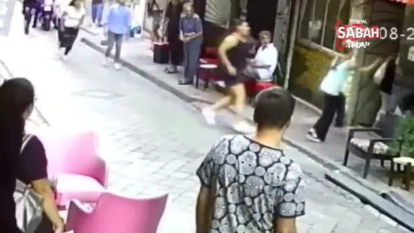 Kadınların sokak ortasındaki tekme tokat kavgası kamerada