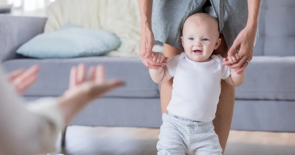 bebekler ne zaman yurur bebeklerde yurume belirtileri nelerdir bebek haberleri