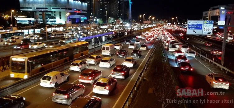 İstanbul’da hafta sonu kısıtlamasına saatler kala trafik yoğunluğu zirveye çıktı!
