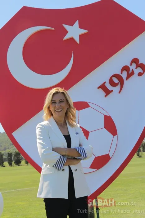 Futbol dünyasında kadın olmak! Kadın A Milli Futbol Takımı Teknik Direktörü Necla Güngör Kıragası: Hoca anlatacaksın da sahaya mı çıktın?