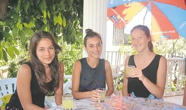 Başarılı voleybolcular Apollon’u gezdi