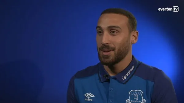 Everton'a imza atan Cenk Tosun'dan büyük fedakarlık