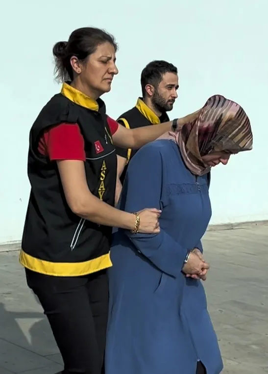 muge-anlinin-programinda-itiraf-etmisti-esini-oldurmekle-suclanan-kadin-adanada-yakalandi-1755243104918.jpg SON DAKİKA: Yasak aşk cinayetini Müge Anlı çözmüştü! Mehmet Yörük’ün ölümünde dikkat çeken hidrojen sülfür detayı