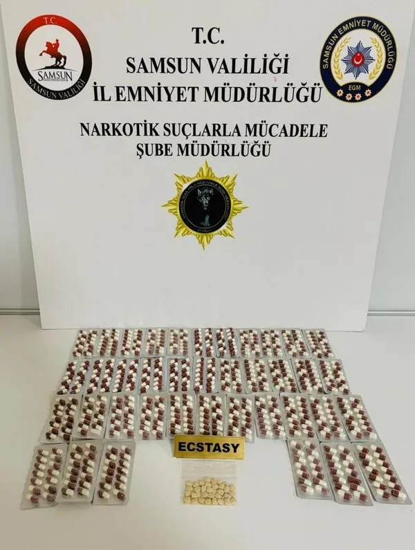 samsunda-zehir-tacirlerine-gecit-yok-uyusturucu-operasyonunda-5-gozalti-1726526030562.jpg