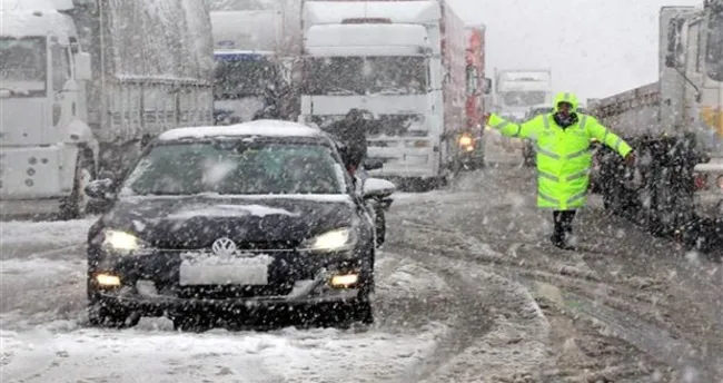 Afyon-Ankara karayolu ulaşıma kapandı