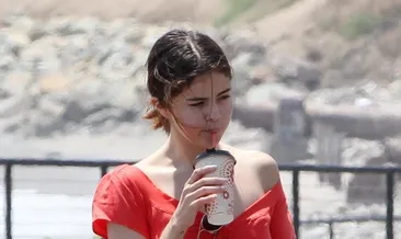 Selena Gomez’i makyajsız görenler tanıyamadı!