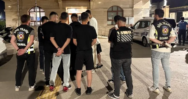 Eşkiya gibi yol kesip, trafiği tehlikeye soktular! Trafik magandalarına ceza yağdı