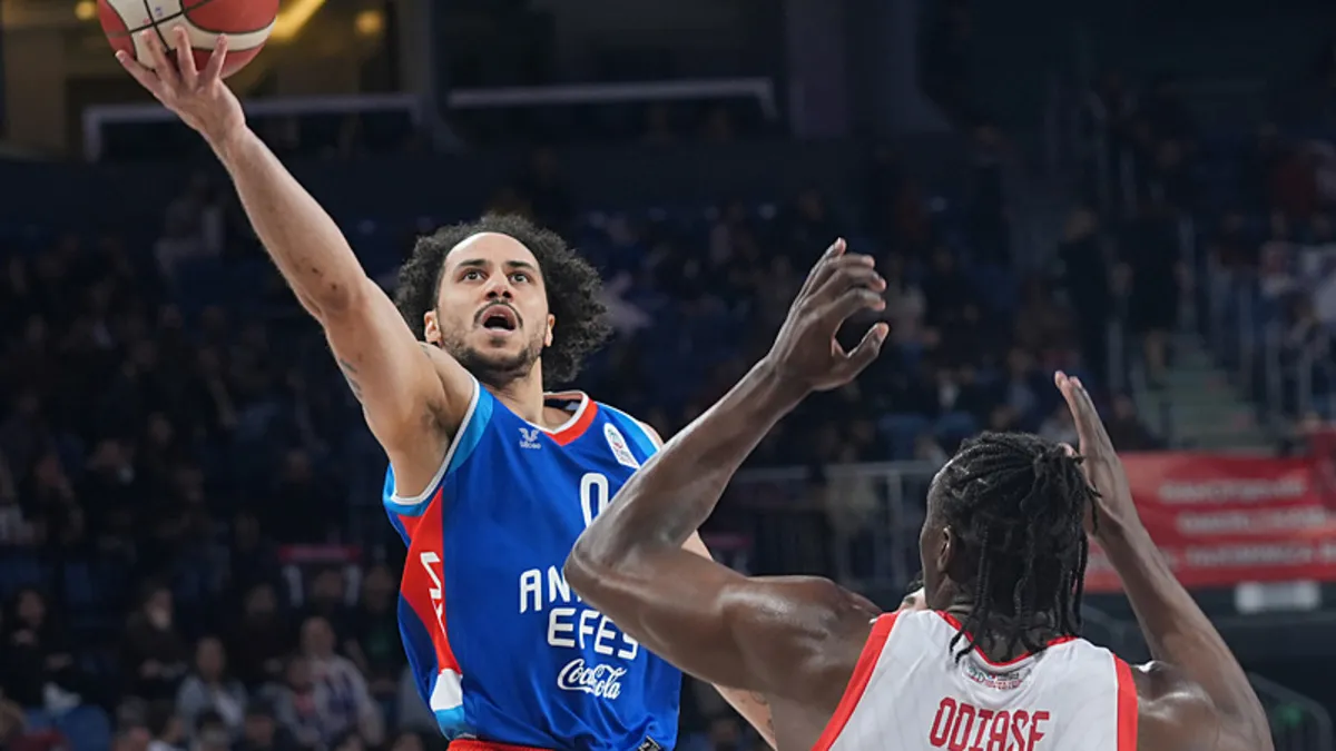 Anadolu Efes, Bahçeşehir Koleji’ni tek top farkla mağlup etti Anadolu Efes, Bahçeşehir Koleji’ni tek top farkla mağlup etti