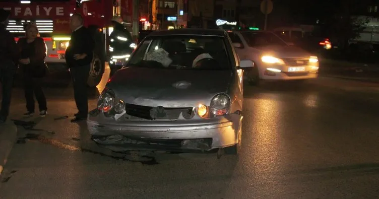 Otomobil ticari araçla çarpıştı: 4 yaralı