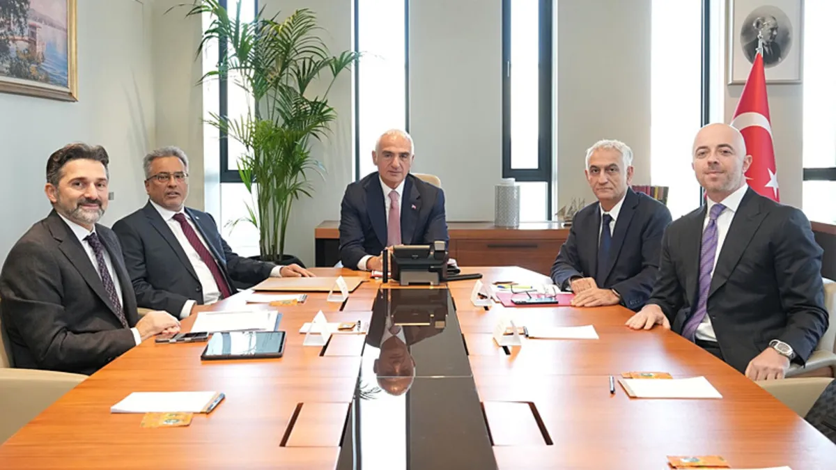 Bakan Ersoy’dan turizmin güçlendirilmesi için iki kritik görüşme Bakan Ersoy’dan turizmin güçlendirilmesi için iki kritik görüşme