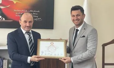 Türkiye’nin en genç ilçe belediye başkanı Selami Savaş mazbatasını aldı