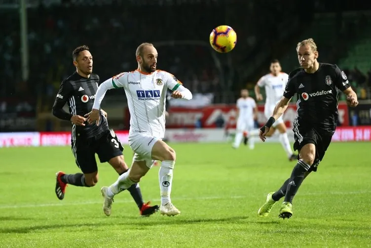 Beşiktaş’ta flaş karar! Yıldız oyuncuyla yollar ayrıldı