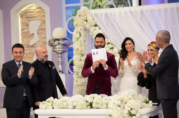 Türkiye'nin konuştuğu damat adayı Caner canlı yayında mutluluğa 'evet' dedi