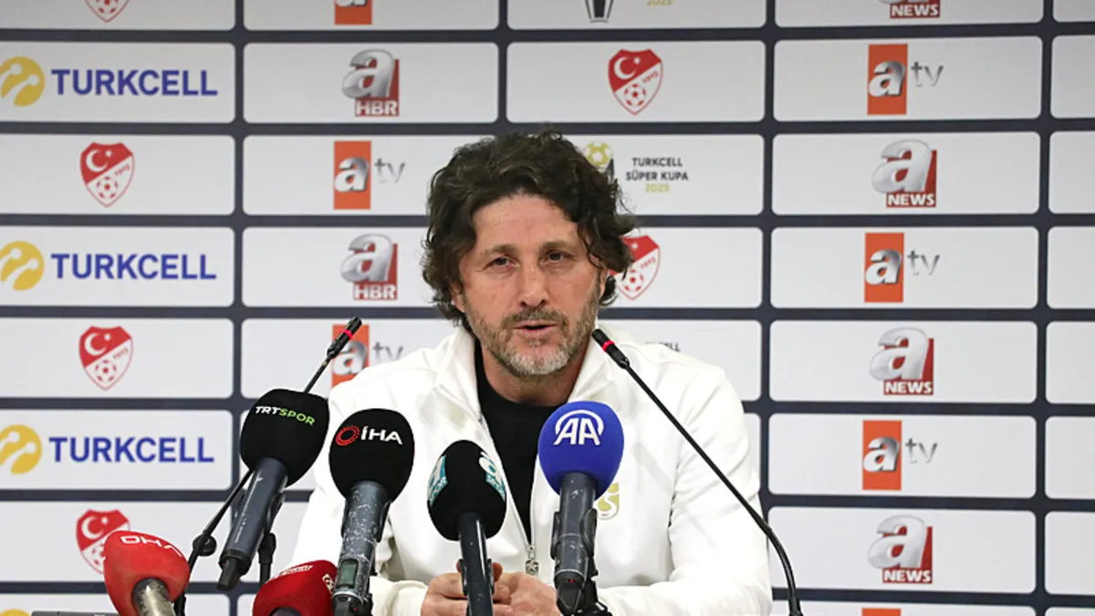 Trabzonspor’da Fatih Tekke’den transfer vurgusu! Trabzonspor’da Fatih Tekke’den transfer vurgusu!