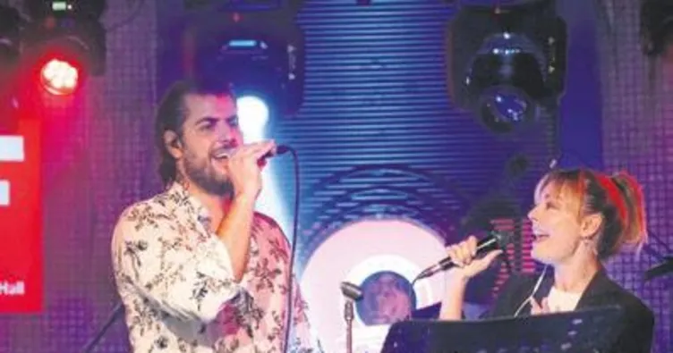 İki şarkılı kutlama