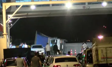 Feribotta kamyonet devrildi