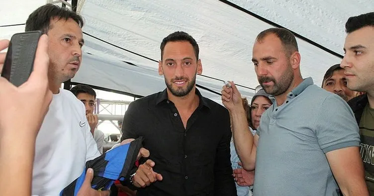 Milli futbolcu Hakan Çalhanoğlu, memleketi Bayburt’ta coşkuyla karşılandı