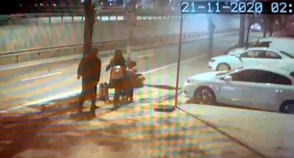 İğrenç görüntüler! Kız çocuğunu annesinin yanında taciz etti