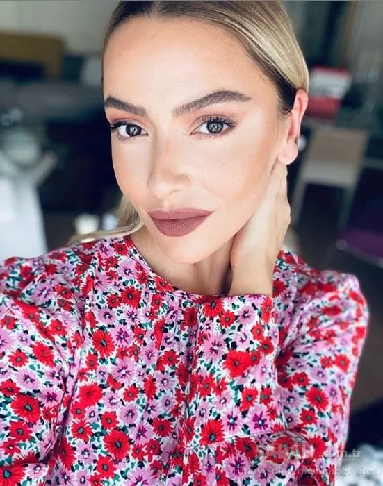 Şarkıcı Hadise ile Kaan Yıldırım'dan aşk dolu pazar paylaşımı! Hadise ile sevgilisi Kaan Yıldırım sarmaş dolaş!