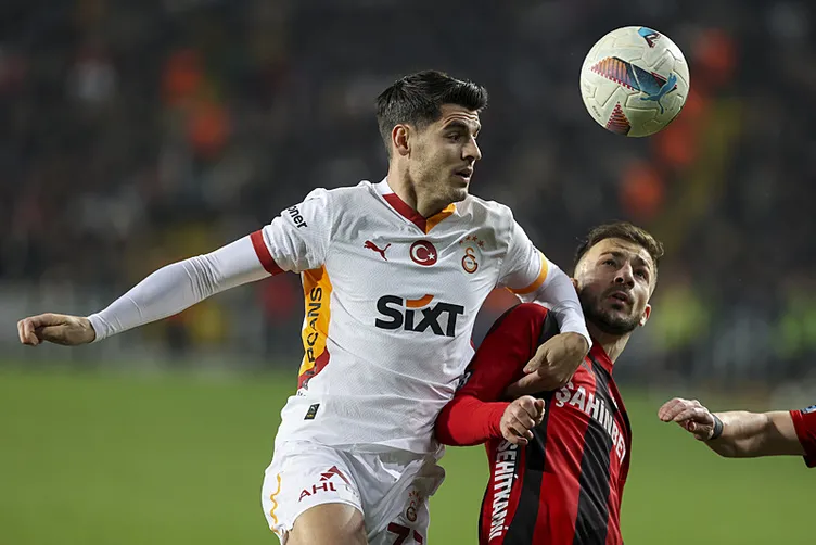 Son dakika haberi: Gaziantep FK- Galatasaray maçına damga vuran pozisyon! Ev sahibi ekip penaltı bekledi...