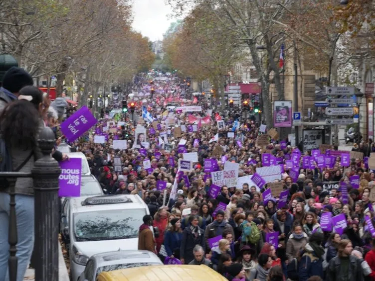 Fransa'da akaryakıt zammı protestoları sürüyor