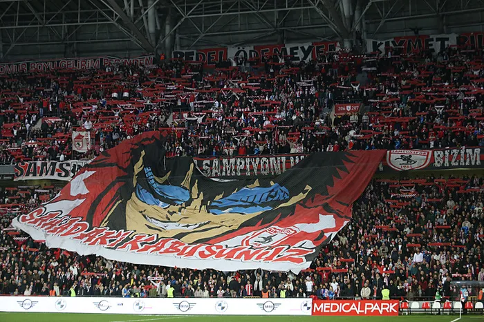 canli-super-ligde-samsunspor-galatasaray-maci-kazanirsa-sampiyon-1777743050391.jpeg