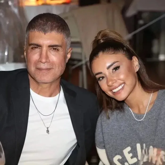 Bizden olmaz dediği kadınla evlendi! Özcan Deniz eşi Samar Dadgar’la tanışma hikayesini ilk kez anlattı: Ruh eşi diye bir şey var