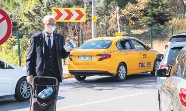 Beylerbeyi’nin takım elbiseli su satıcısı