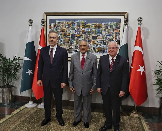 disisleri-bakani-hakan-fidan-acikladi-turkiye-pakistan-aciklarinda-petrol-ve-dogalgaz-arayacak-1752066168359.jpeg